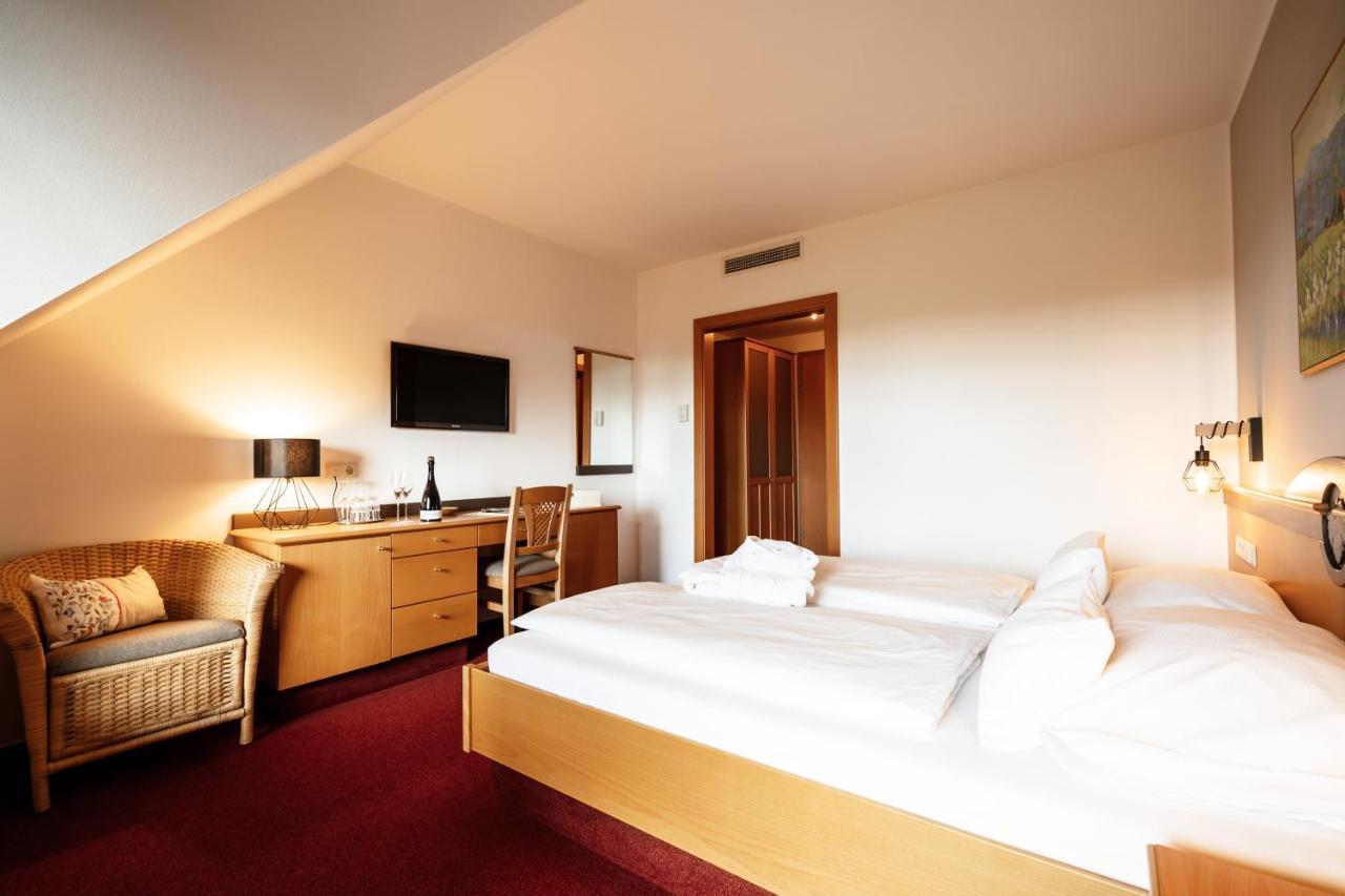 Wohnen Beim Wein Tschermonegg Hotel *